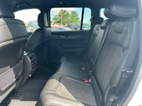 New 2025 Jeep Grand Cherokee Altitude image 23