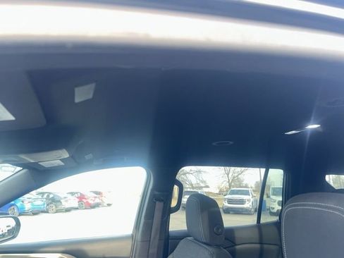 Used 2025 Chevrolet Traverse LT image 26