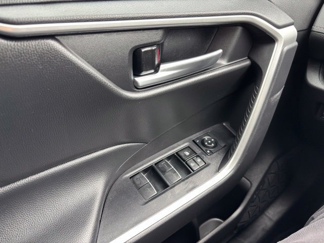Used 2024 Toyota RAV4 XLE FWD image 33