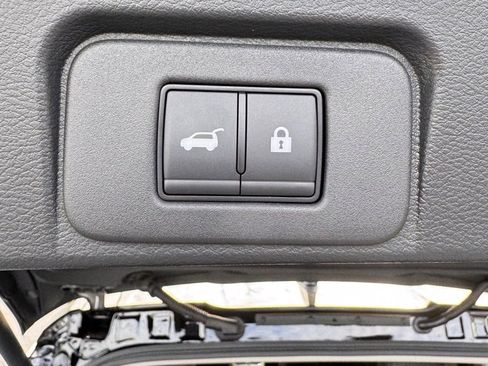 Used 2025 Nissan Rogue Platinum w/ Platinum Premium Package image 16