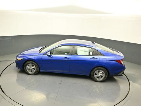 Certified 2025 Hyundai Elantra SE FWD image 39