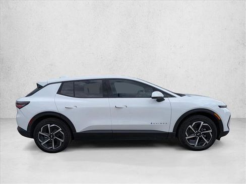 Used 2025 Chevrolet Equinox EV LT image 2