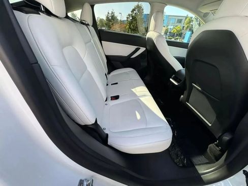 Used 2022 Tesla Model Y Long Range image 14