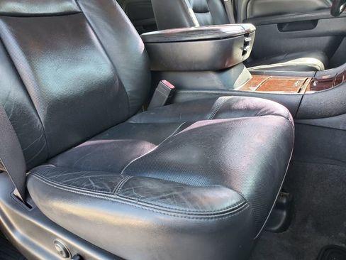 Used 2011 Cadillac Escalade 2WD image 35