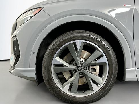 Used 2024 Audi Q4 e-tron Prestige AWD/4WD image 12