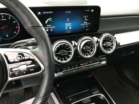 Used 2023 Mercedes-Benz GLB 250 4MATIC image 19