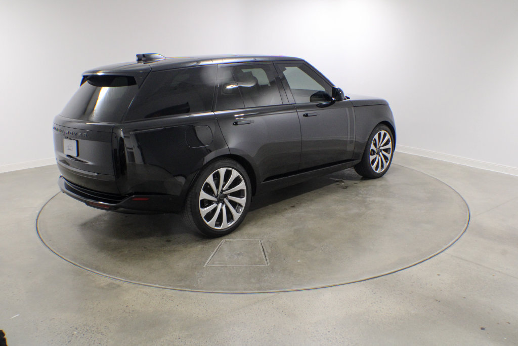 Used 2026 Land Rover Range Rover SE AWD/4WD image 6