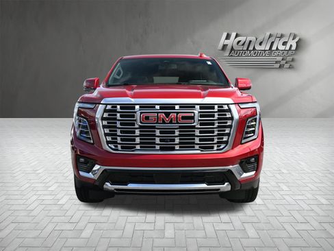 Used 2025 GMC Yukon Denali w/ Sun & Power Step Package AWD/4WD image 3