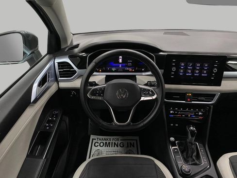 Used 2025 Volkswagen Taos SE image 13