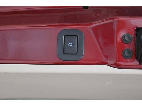 Used 2015 Toyota Sienna XLE w/ XLE Navigation Package FWD image 27
