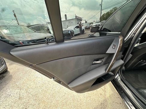 Used 2006 BMW 530xi Sedan image 12