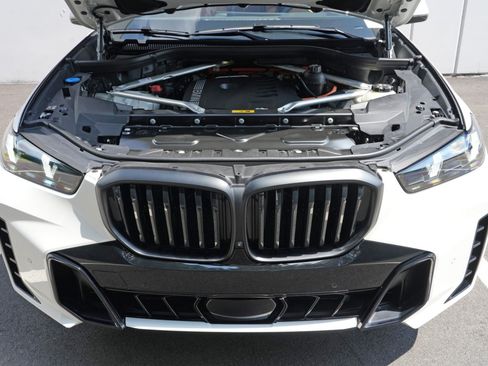 Used 2025 BMW X5 xDrive50e w/ Executive Package AWD/4WD image 8