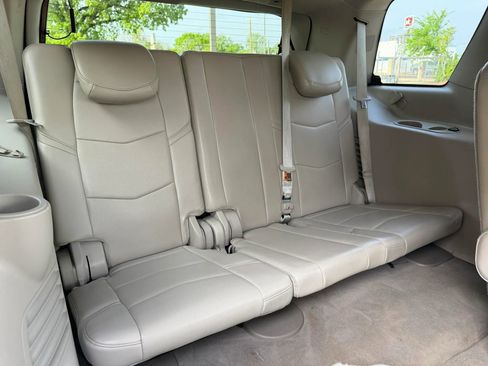 Used 2015 Cadillac Escalade Luxury image 30