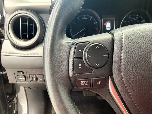 Used 2017 Toyota RAV4 XLE AWD/4WD image 24
