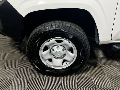 Certified 2022 Toyota Tacoma SR AWD/4WD image 27