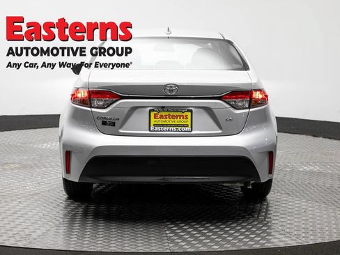 Used 2025 Toyota Corolla LE FWD image 6