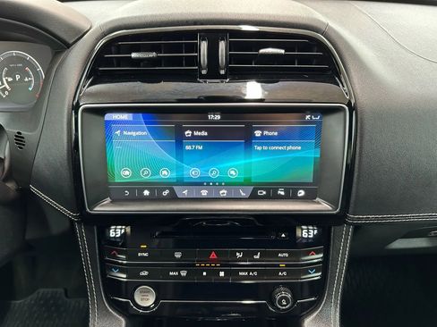 Used 2018 Jaguar F-PACE S image 21
