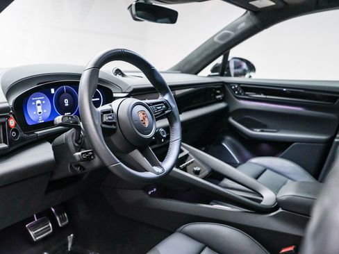 Certified 2025 Porsche Macan 4S Electric image 4