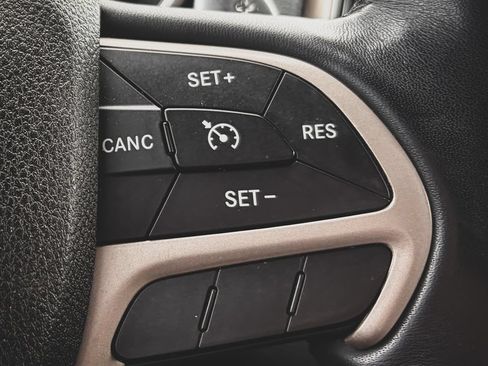 Used 2015 Jeep Grand Cherokee Limited AWD/4WD image 14