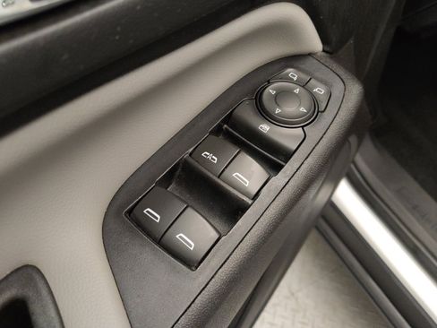 Used 2018 Chevrolet Equinox LS FWD image 27