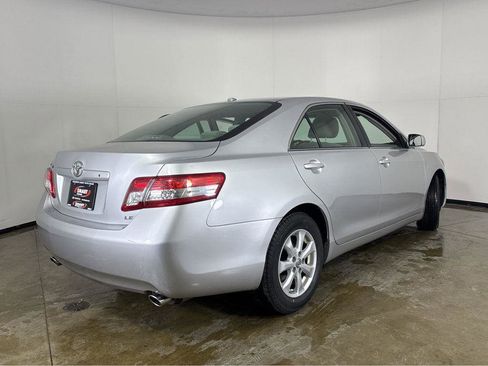 Used 2010 Toyota Camry LE image 18