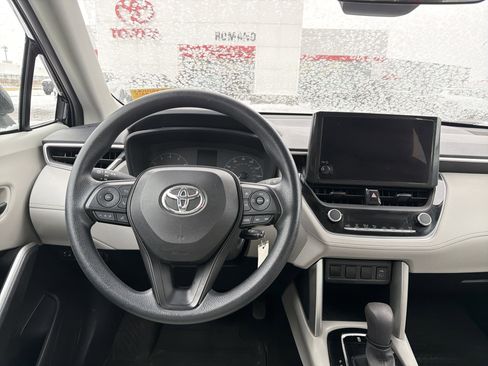 Used 2023 Toyota Corolla Cross L image 12