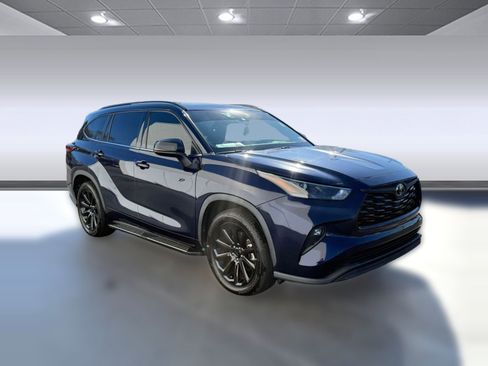 Used 2022 Toyota Highlander XLE image 7