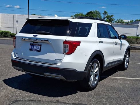 Used 2021 Ford Explorer XLT w/ Equipment Group 202A AWD/4WD image 11