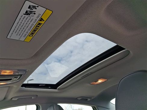 Used 2025 Hyundai Elantra Limited image 14