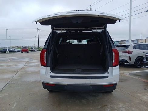 Used 2021 GMC Yukon SLT w/ SLT Premium Package image 9