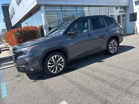 Used 2025 Subaru Forester Touring image 7
