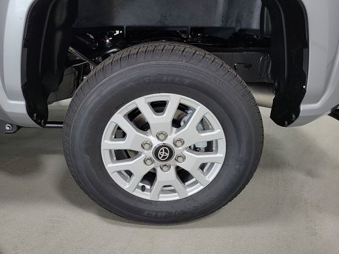 Used 2025 Toyota Tacoma SR5 AWD/4WD image 7