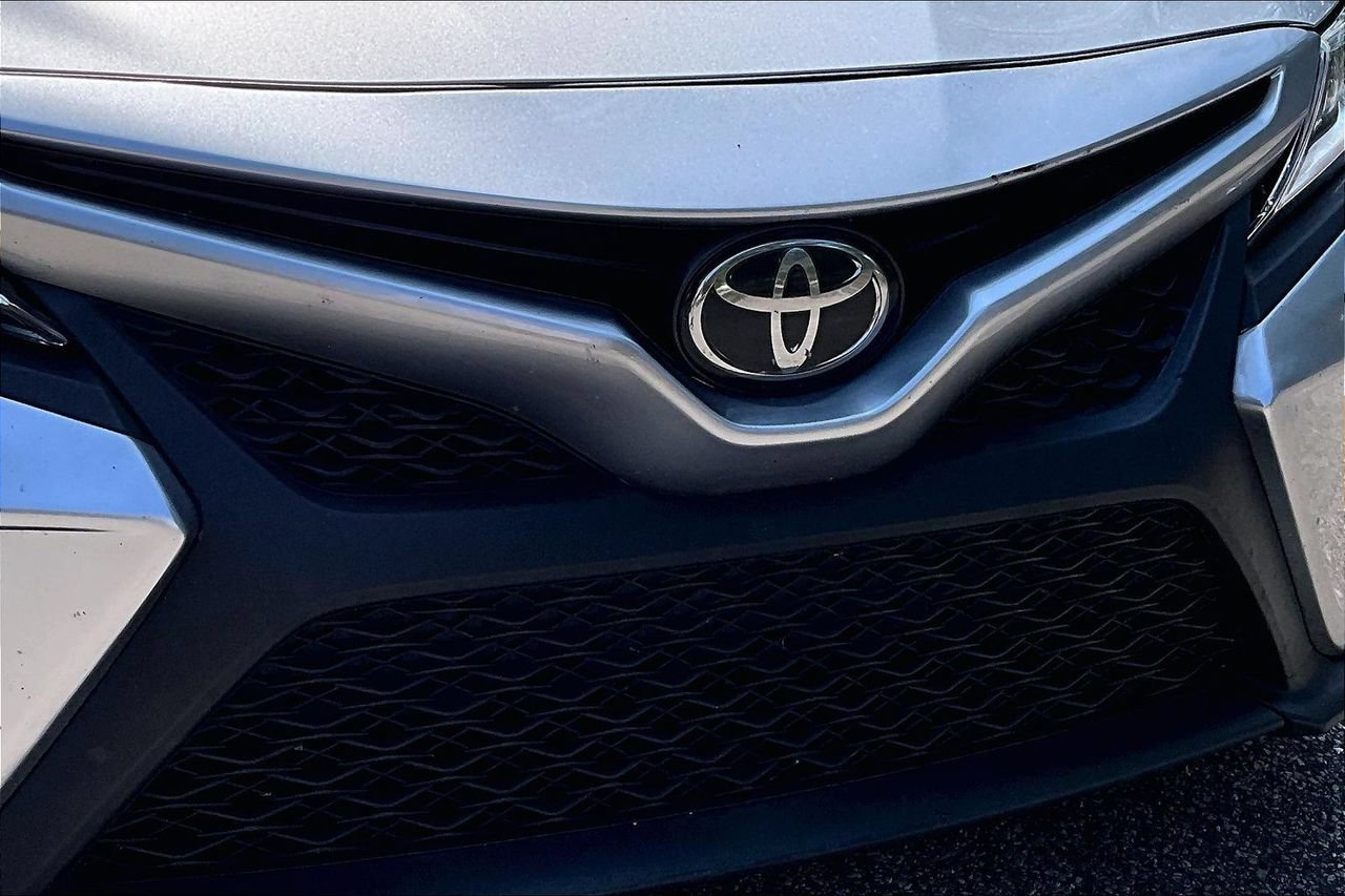 Used 2019 Toyota Camry SE FWD image 32