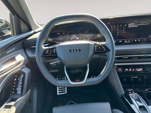 Used 2025 Audi SQ5 Prestige AWD/4WD image 12