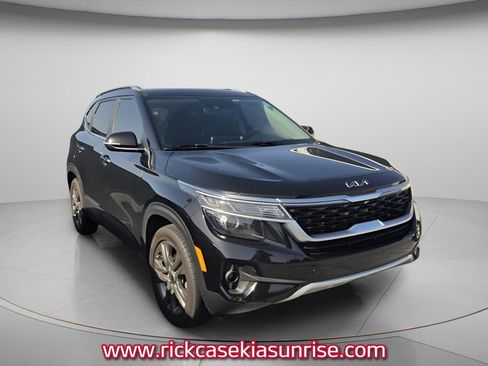 Used 2023 Kia Seltos S w/ Navigation Package FWD image 4