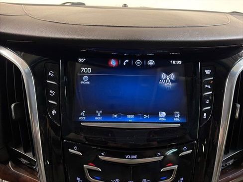 Used 2015 Cadillac Escalade Luxury image 23