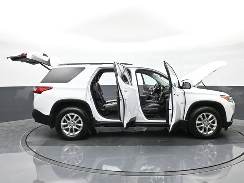 Used 2020 Chevrolet Traverse LT w/ Driver Confidence II Package image 48