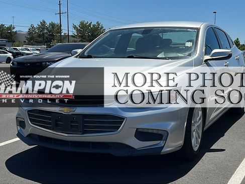 Used 2018 Chevrolet Malibu LT FWD image 1