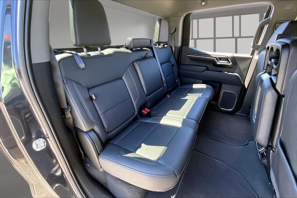 Used 2025 GMC Sierra 1500 SLT AWD/4WD image 25