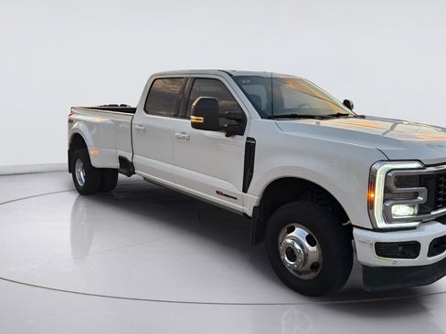 Used 2025 Ford F350 Platinum w/ FX4 Off-Road Package AWD/4WD image 4