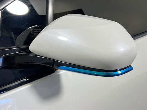 Used 2019 Toyota Prius LE image 12