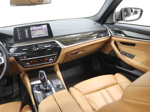 Used 2019 BMW M550i xDrive image 23