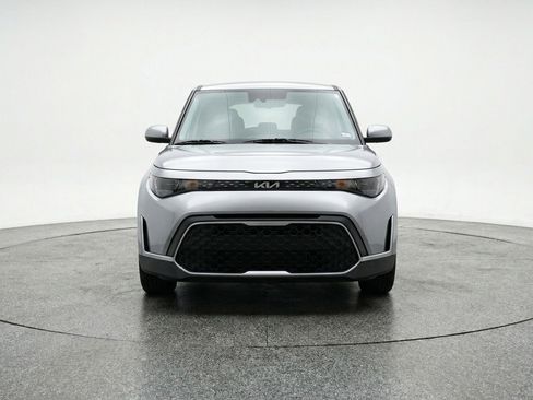 Used 2025 Kia Soul LX w/ LX Technology Package image 2