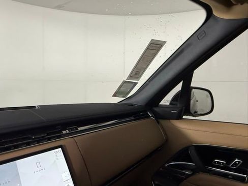 New 2025 Land Rover Range Rover Long Wheelbase SE image 20