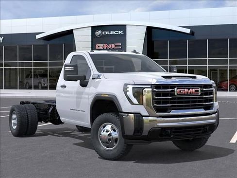 New 2026 GMC Sierra 3500 Pro w/ Convenience Package image 7