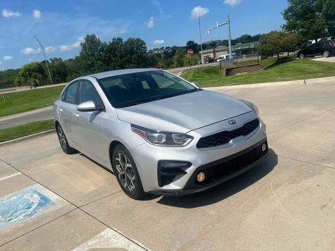Used 2019 Kia Forte LXS FWD image 4