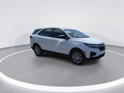 Certified 2024 Chevrolet Equinox LS w/ Driver Confidence II Package image 2