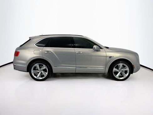 Used 2018 Bentley Bentayga image 4