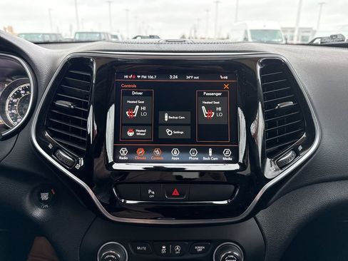 Used 2020 Jeep Cherokee Limited image 17