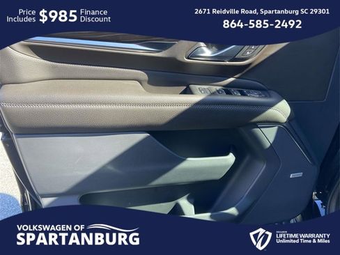 Used 2022 GMC Yukon XL Denali w/ Denali Premium Package image 13